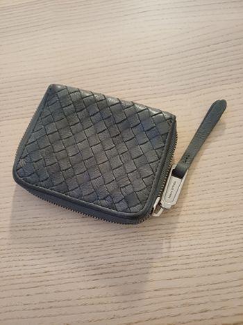 Portefeuille en cuir tressé 