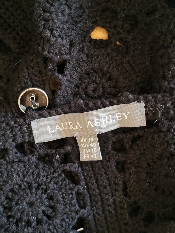 Beau pull en crochet noir Laura Ashley - Bohème chic - photo numéro 10