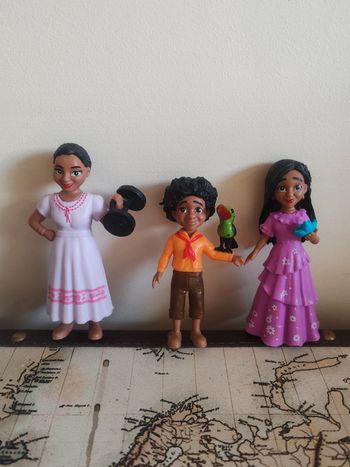 Lot 3 Figurines Encanto - Disney