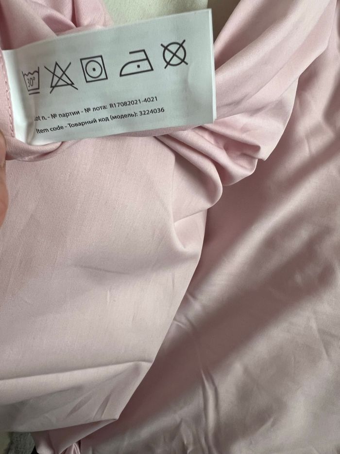 Housse de couette Guy Laroche 240x220 cm et deux taies d’oreillers 65x65 cm neuf avec étiquette - photo numéro 5