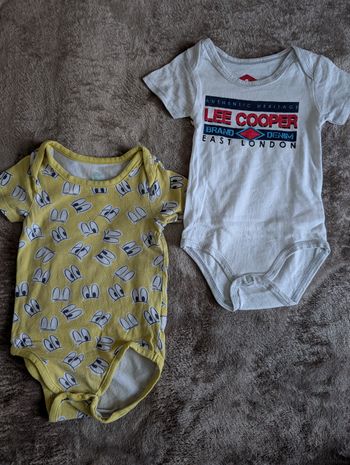 Lots body 18 mois différentes marques dont Lee Cooper