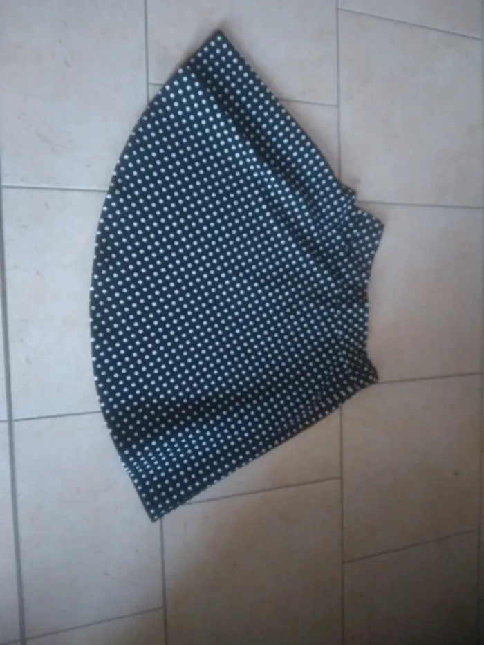 Jupe noir à point blanc