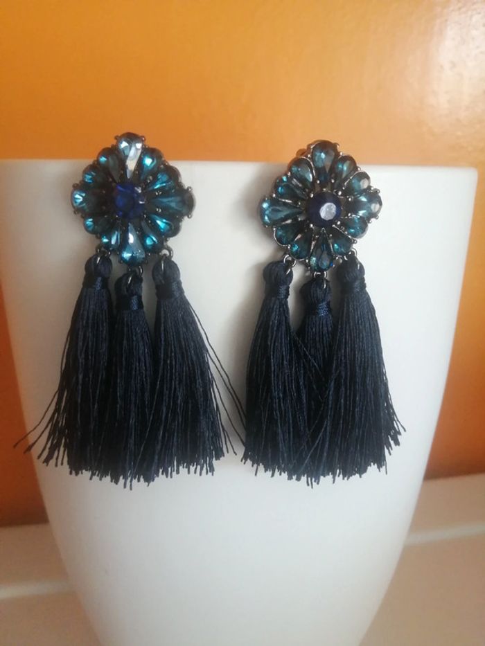 🌸Charmantes boucles d'oreilles bleues aux franges noires "Naïves" 🌸 - photo numéro 2