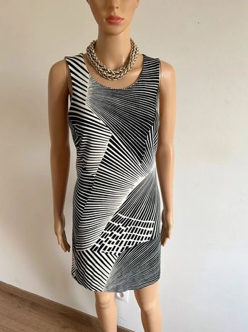 Robe noire et blanche écrue sans manches Chipie taille 38 bon état