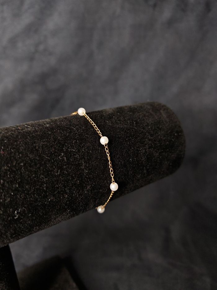 Bracelet doré maille forçat fine avec perles blanches – 21,5 cm – Neuf - photo numéro 6