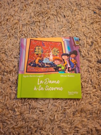 La dame a la licorne hachette jeunesse livre Macdonald