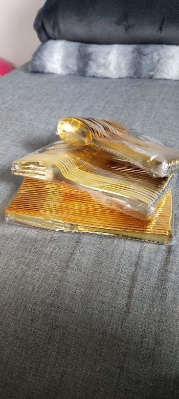 Couverts en plastique doré