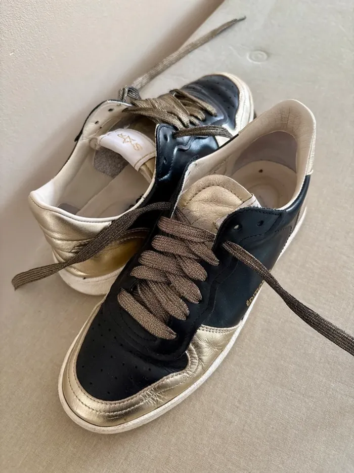 Baskets Myma cuir noir et doré – pointure 37