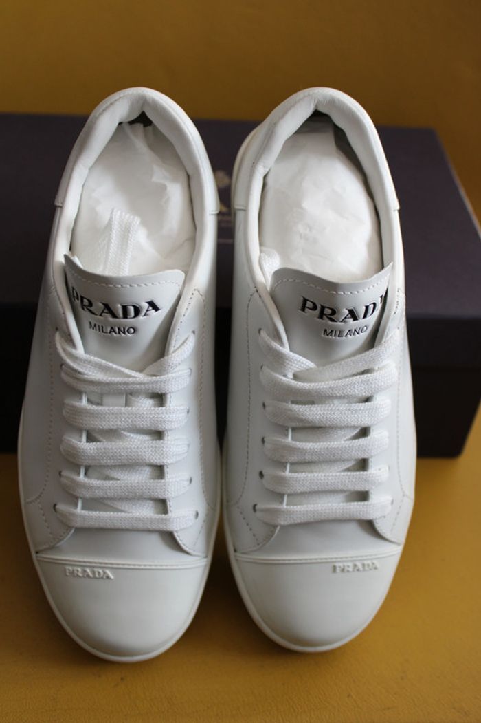 baskets sneakers pour femme de la marque Prada pointure 36