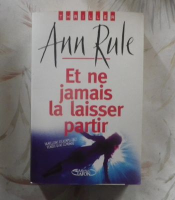 Et ne jamais la laisser partir de Ann Rule Ed. Michel Lafon
