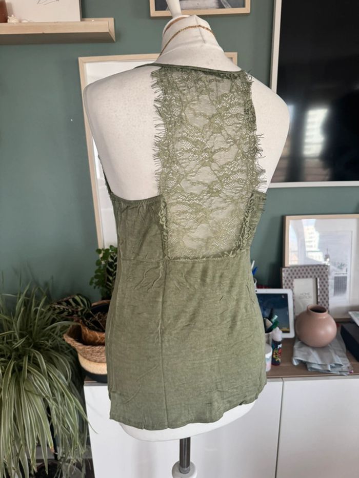 Jolie débardeur effet lingerie fluide kaki avec dentelle taille S/M - photo numéro 3