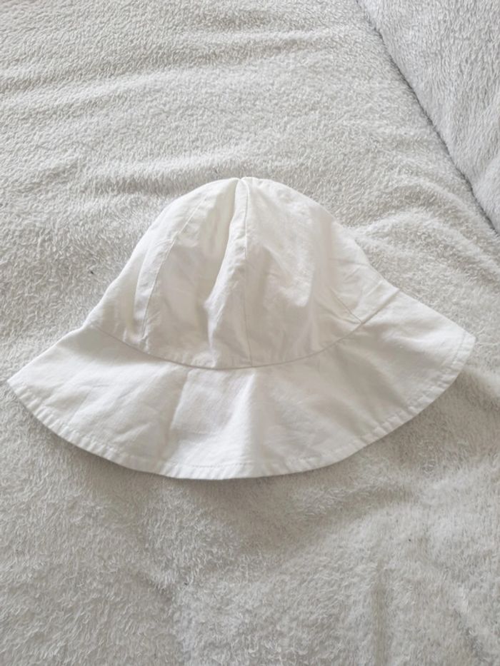 Chapeau blanc environ 50cm neuf