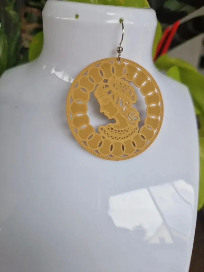 Boucles d'oreilles fantaisies rond en métal jaune "marianne" - photo numéro 3