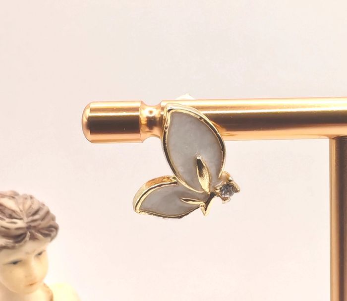 Boucles d'oreilles clous papillon - photo numéro 4