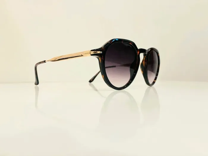 Lunette de soleil mixte marron léopard bras dorés uvprotection catégorie 3 - photo numéro 3