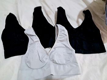 Lot 3 brassières