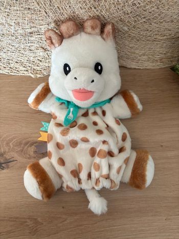 Neuf doudou Marionnette Sophie la girafe vulli 
