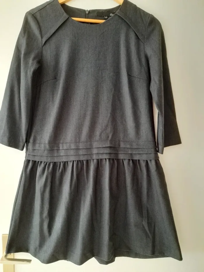 Robe forme évasée avec volant