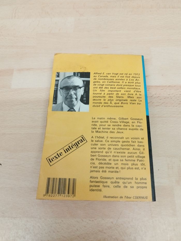 Livre anticipation, science fiction Le monde des Ã A.E. Van Vogt - photo numéro 2