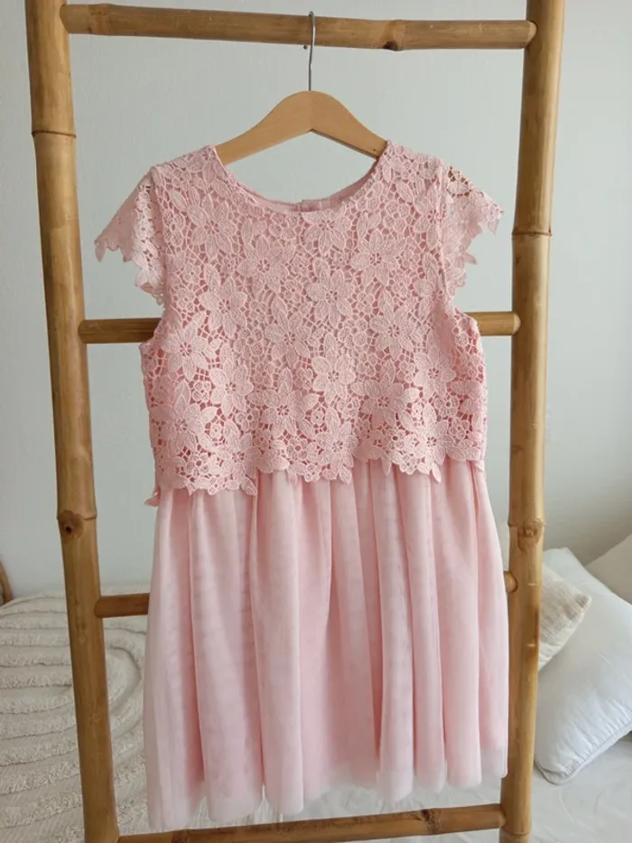 Robe en dentelle et tulle rose de fête / cérémonie 8 ans