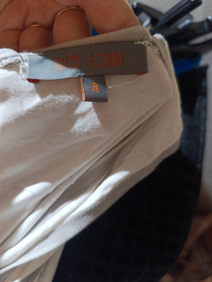 Robe T4 en très bon état - photo numéro 3
