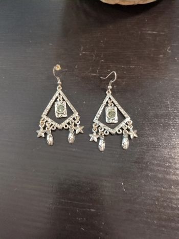 Boucles d'oreilles pendantes orientales argentées breloques longues