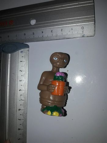 E T figurine