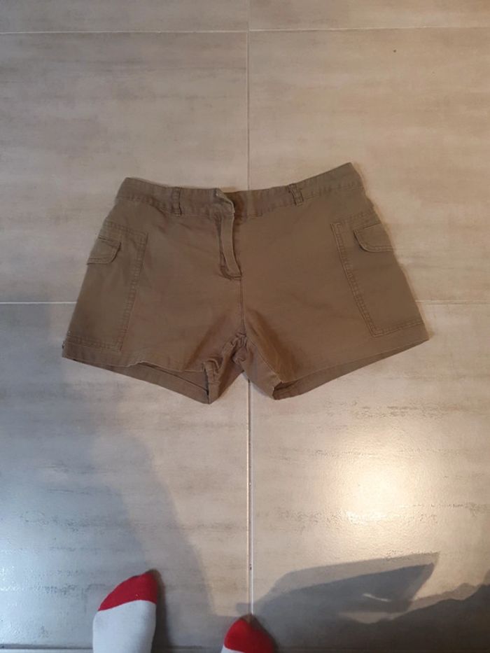 Short vert kaki