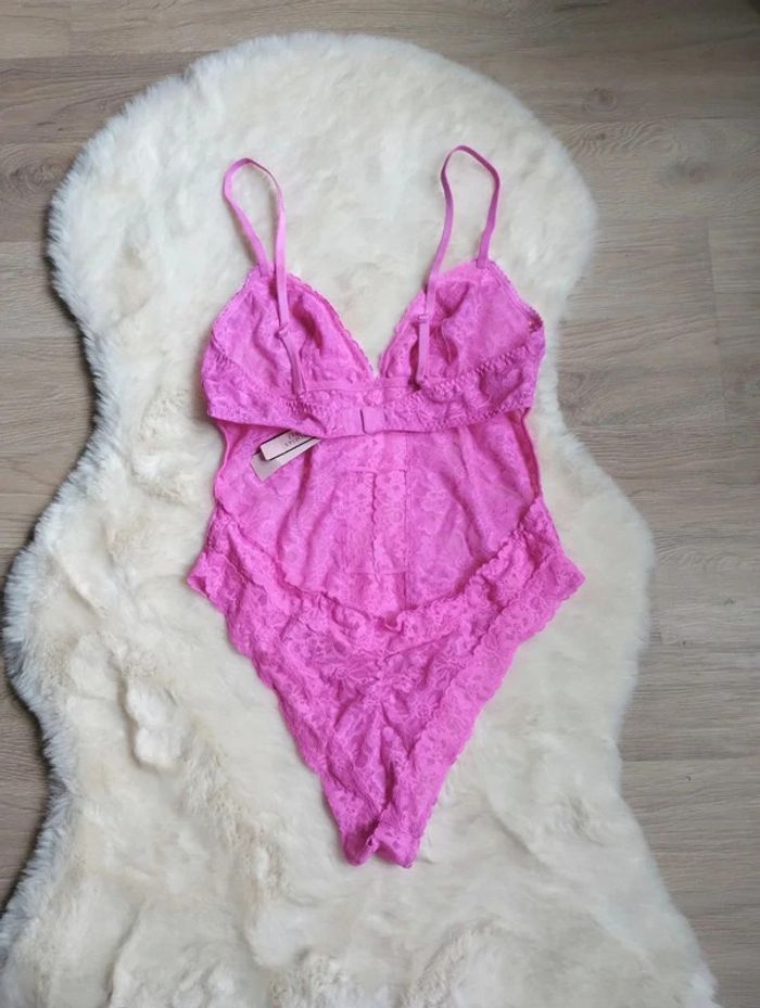 Victoria's Secret body rose taille m - photo numéro 4