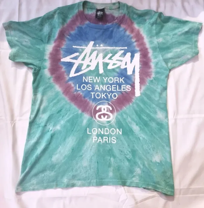 T shirt Stüssy Tie dye vert rose bleu World Tour medium 100% coton état impeccable - photo numéro 3