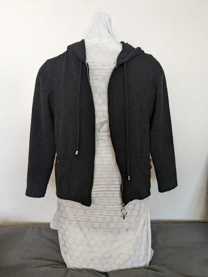 Veste Armand Thiery - noire avec fermeture éclair.