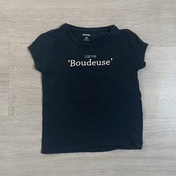Joli t-shirt bleu marine « call me Boudeuse » 3 ans