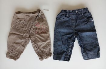 Lot 2 pantalons taille 12 mois