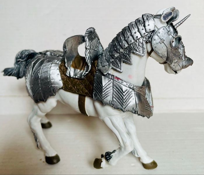 Figurine Papo - cheval avec armure - photo numéro 3