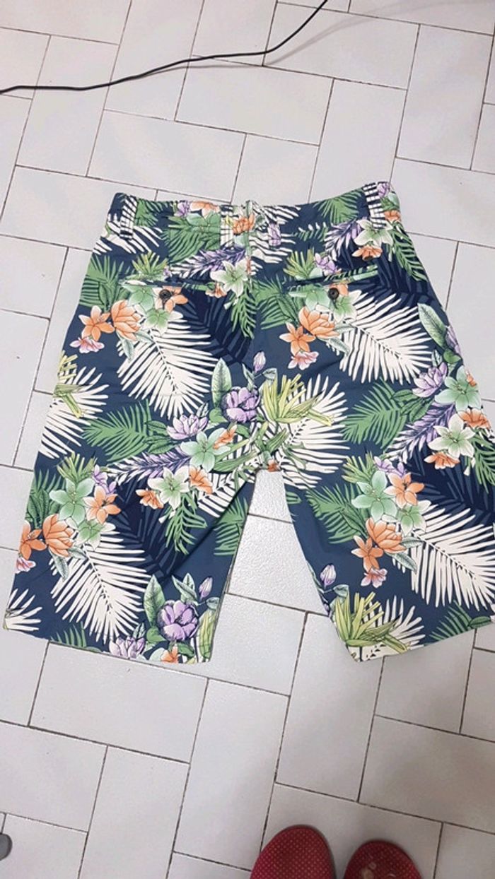 Bermuda homme à grosses fleurs - photo numéro 3