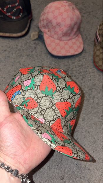 Casquette Gucci fraise 