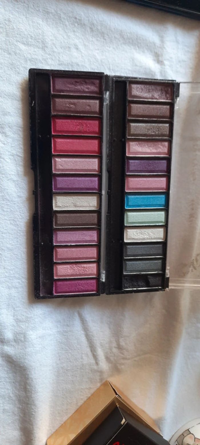 2 Palettes ombres à paupières - photo numéro 3