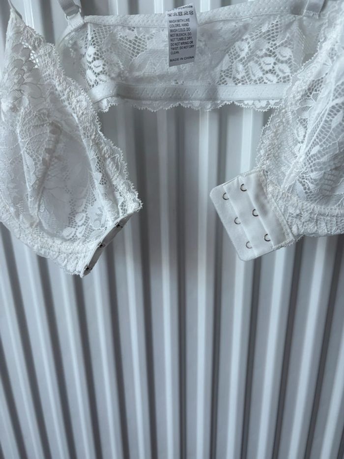Soutien gorge blanc - photo numéro 2