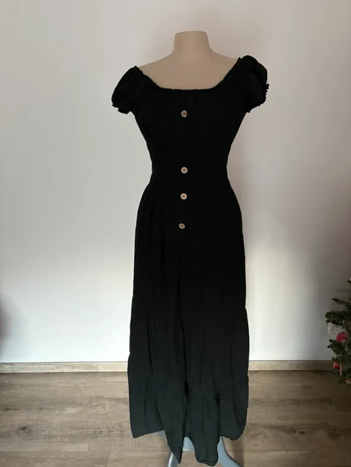 Robe noire longue - photo numéro 2
