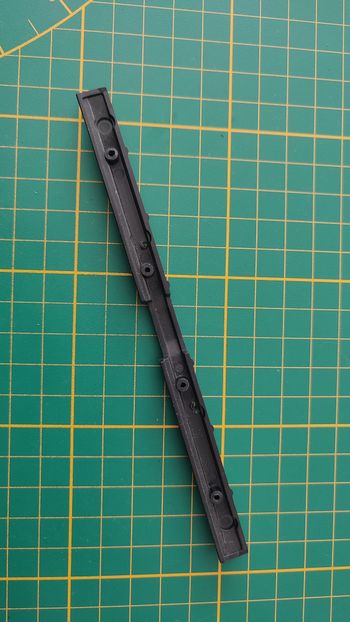 Pièce 14C du fascicule n°14 numéro 14 pièce détachée Renault R8 Gordini 1/8 1/8ème Eaglemoss collect