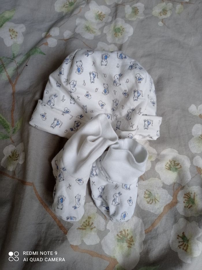 Lot chaussons et bonnet imprimé lapins