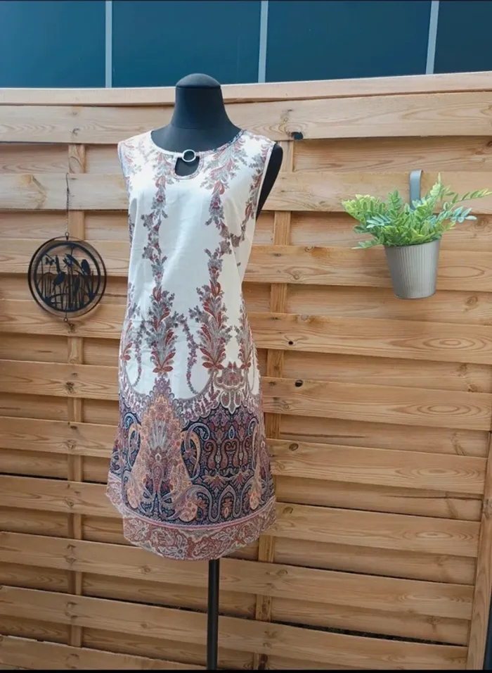 Jolie robe taille L - photo numéro 3