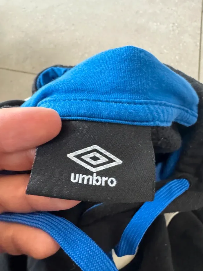 Sweat à capuche Umbro, taille M, très bon état - photo numéro 4