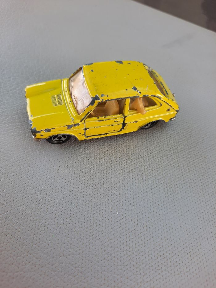 Petite voiture majorette Fiat 127