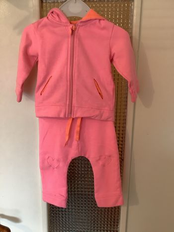 Ensemble sweat à capuche + bas jogging rose Kiabi taille 12 mois