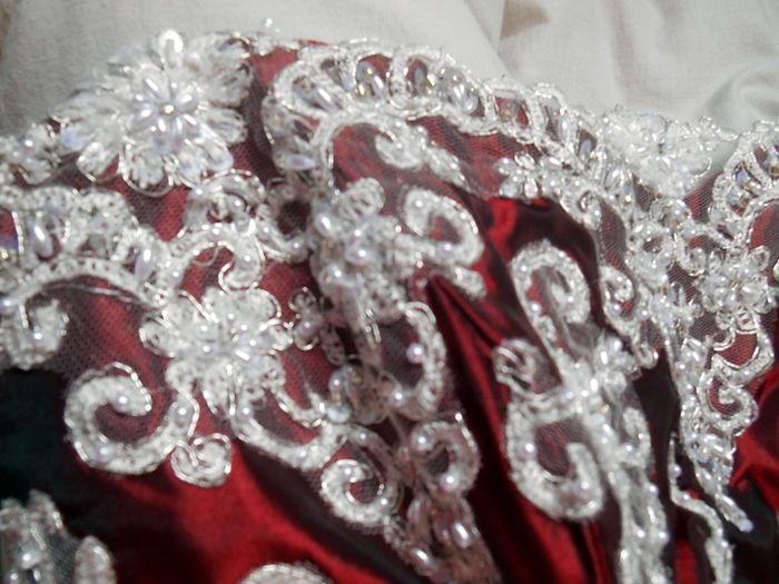 Robe de Mariée ivoire et bordeaux jupon et cerceau - photo numéro 4