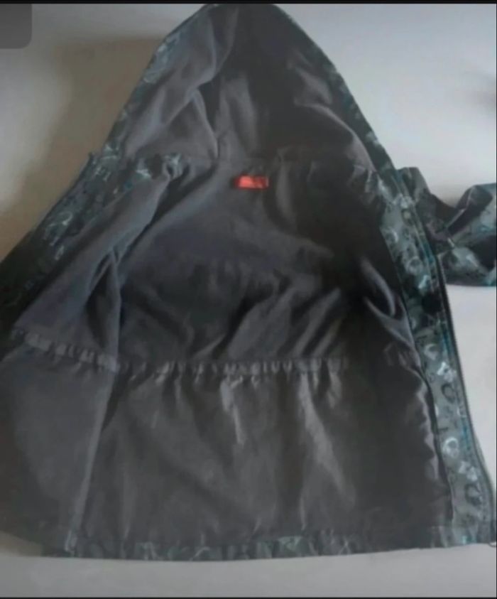 Manteau imperméable à capuche très bon état garçon taille 5 ans couleur gris - photo numéro 6