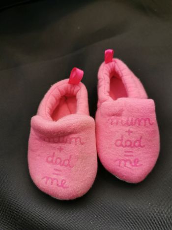 Chaussons mum+dad=me 0/3 mois