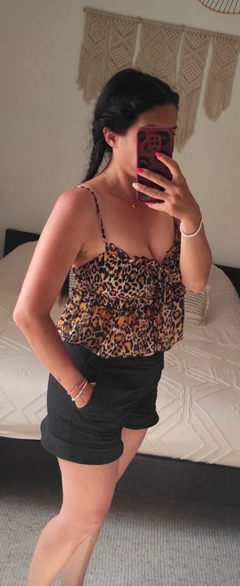 Petit top court croc top léopard à volant Bershka S neuf tendance été