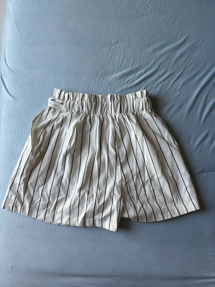 Short rayé blanc Bershka - photo numéro 3